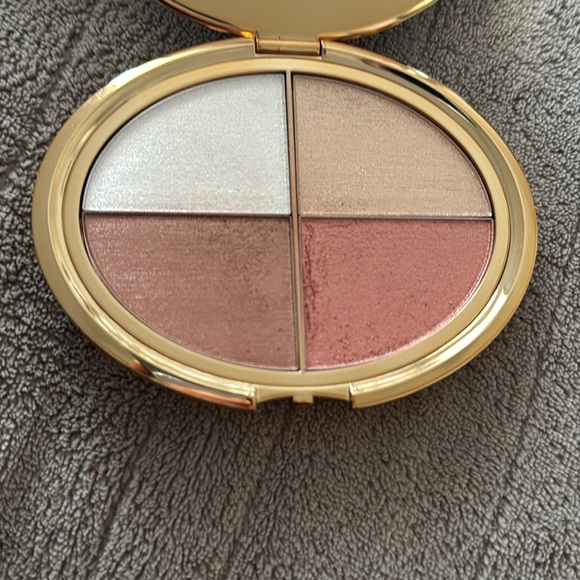 TARTE GLOW WARDROBE - Picture 4 of 4